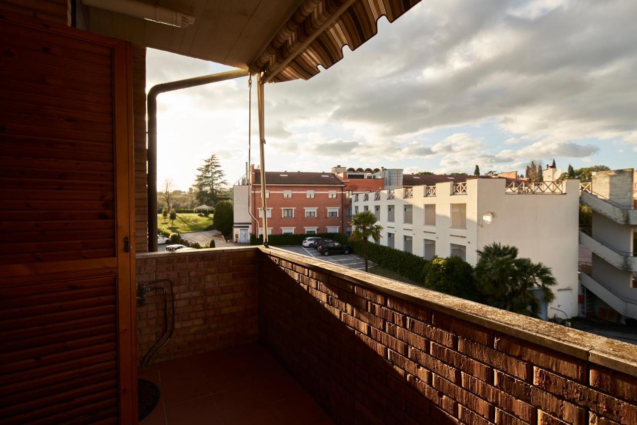 Little Brick House On Siena Hills With Balconies Apartment Luaran gambar